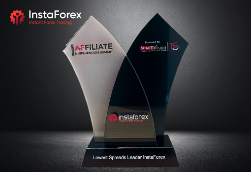 Prêmio “Lowest Spreads Broker of the Year”  na conferência internacional Affiliate Summit Dubai 2025