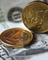 Доллар и евро растут в четверг, 21 мая