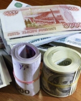 Доллар у максимума 5,5 месяцев, евро преодолел порог в 70 рублей