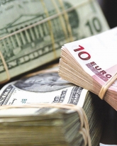 Доллар поднимается на Московской бирже