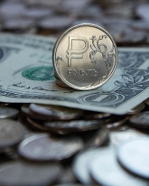Рубль снижается в ходе торгов в субботу