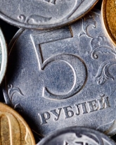 Доллар и евро незначительно просели, рубль поднялся