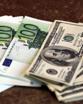 Рубль снижается в ходе торгов в среду