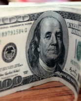 Доллар вновь укрепляет свои позиции