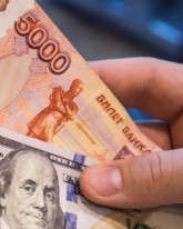 Рубль продолжает дешеветь