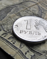 Доллар и евро продолжают укрепляться к рублю