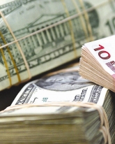 Торги начались с роста доллара и евро