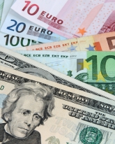 Доллар торгуется у вчерашнего закрытия