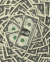 Доллар поднялся более чем на 50 копеек