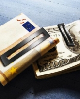 Доллар вырос