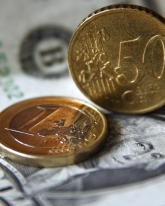 Доллар потерял еще 83 копейки