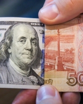 Рубль не смог удержаться на высоких позициях