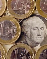 Доллар и евро выигрывают у рубля