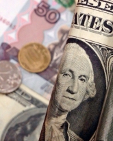 Рубль продолжает укрепляться к доллару и евро