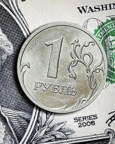 Доллар снизился еще на 97 копеек в среду