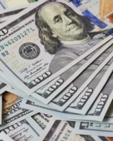 Доллар подешевел еще на 9 копеек