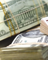 В четверг доллар просел на 15 копеек