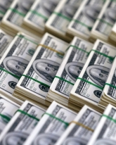 Сегодня доллар снизился на 15 копеек