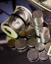 Доллар поднялся на 6 копеек