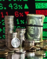 Доллар США потерял 20 копеек относительно рубля