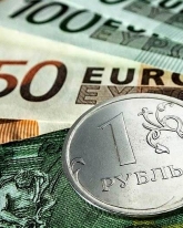 Стоимость доллара к рублю почти не изменилась с понедельника