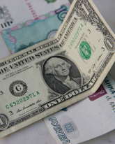 Доллар прибавил 44 копейки