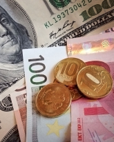 В четверг доллар снижается на 94 копейки 