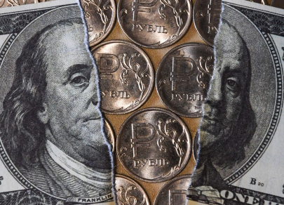 Сегодня доллар стоит 67,1121 рубля