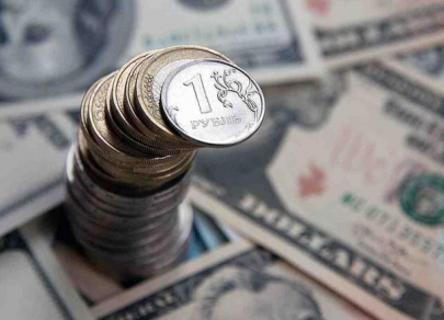 Доллар и евро в начале недели снижаются