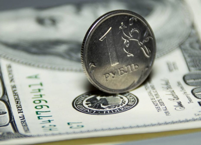 Рубль удерживает стабильность на фоне активного роста доллара
