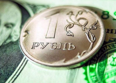 Рубль не смог удержаться на вершине