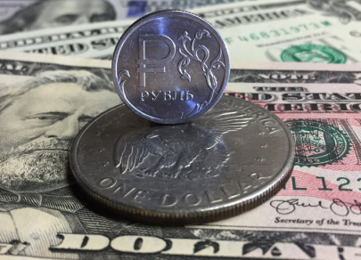 Рубль взял паузу в падении
