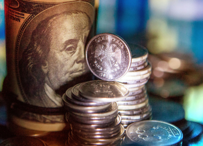 Рубль неспешно дорожает без намеков на сильные движения