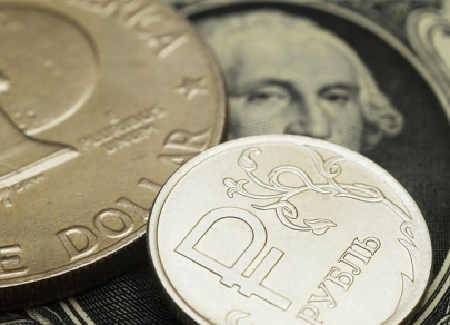 Рубль старается держать удар