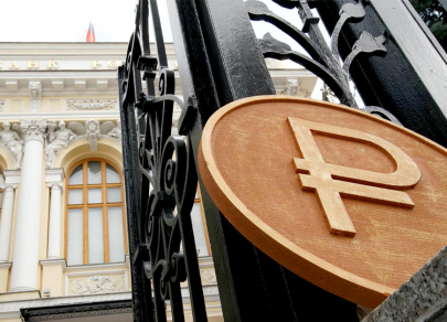 Рубль немного ослабел после решения Банка России