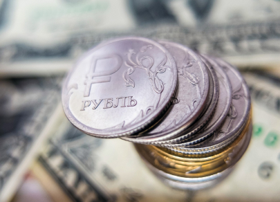 Рублю сложно сохранять равновесие