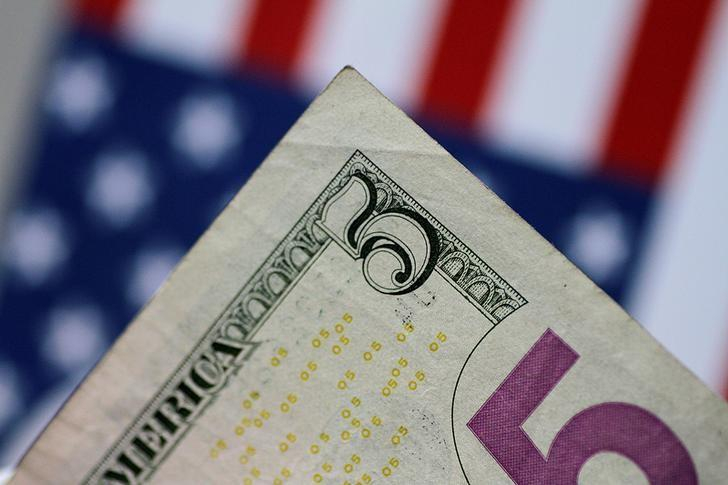 Дональд Трамп в попытках ослабить доллар делает его только сильнее 