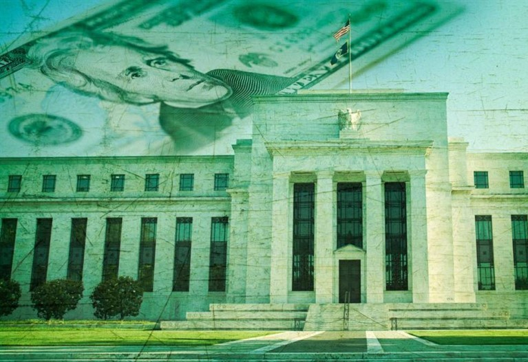 Эксперты: Сильный доллар загоняет ФРС в ловушку
