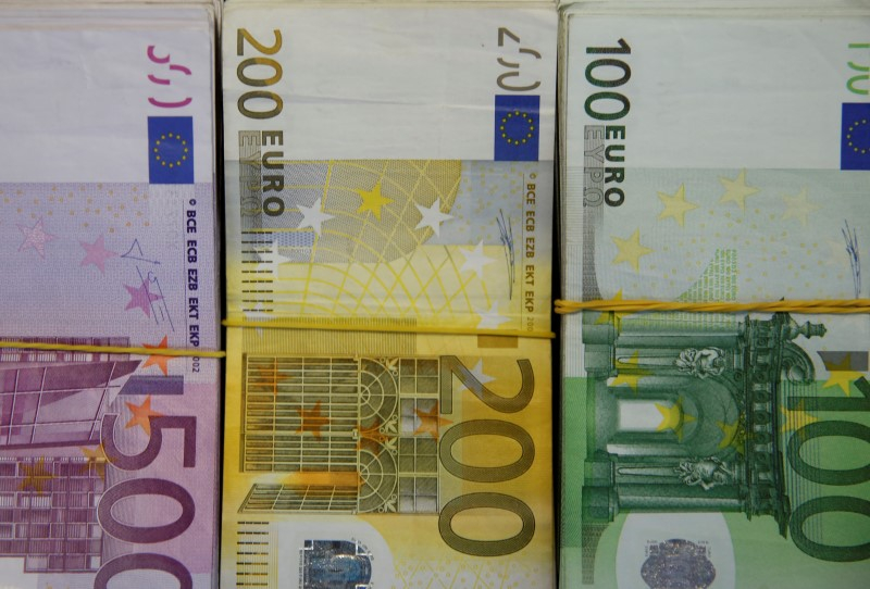 Пара евро\доллар попала в ловушку диапазона. Где выход? 