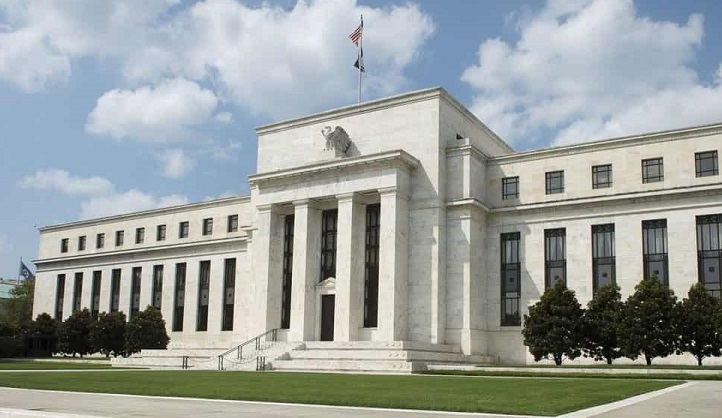 Пауэлл: ФРС будет выжидать и оценивать состояние экономики США