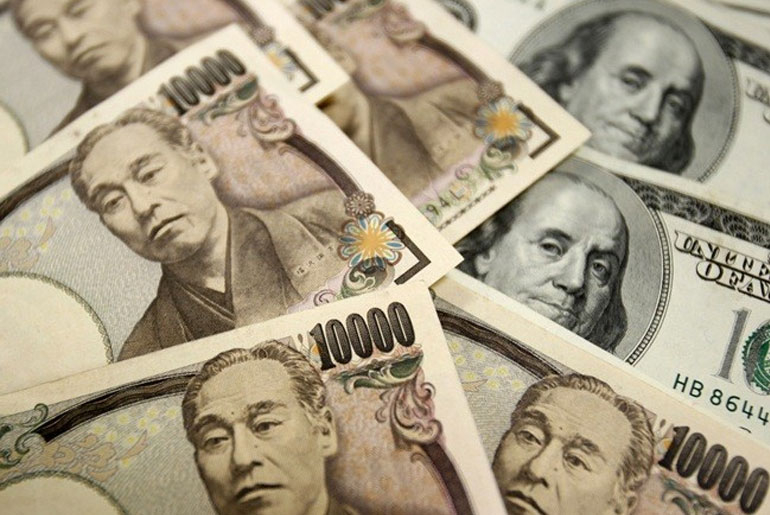 Доллар в ожидании протоколов ФРС продолжает расти против иены
