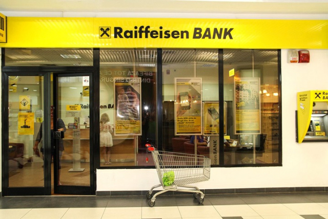 Акции Raiffeisen резко подешевели из-за обвинений в отмывании денег