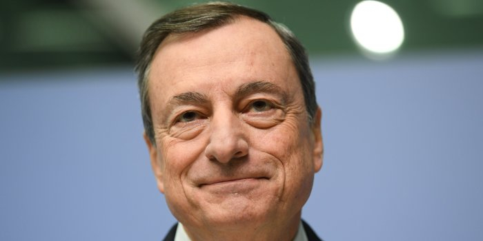 ЕЦБ сохраняет политику неизменной в условиях глобального спада