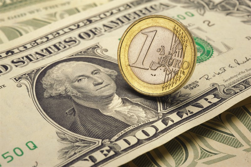 EUR/USD: «верхи» не могут, а «низы» не хотят?
