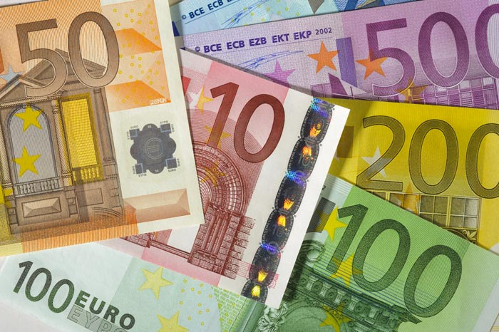 Евро, скорее всего, продолжит падение, помощи ждать неоткуда