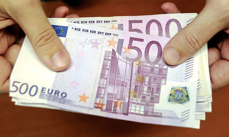 Евро готовится ко второй неделе роста, торговый конфликт поддерживает валюту