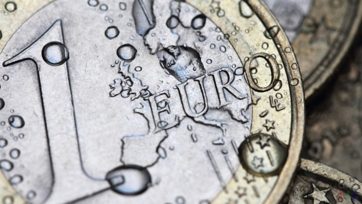 Рынок ждет всплеск волатильности евро