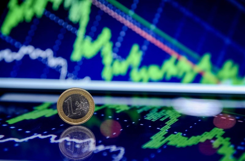 Евро рискует подешеветь до $1,10