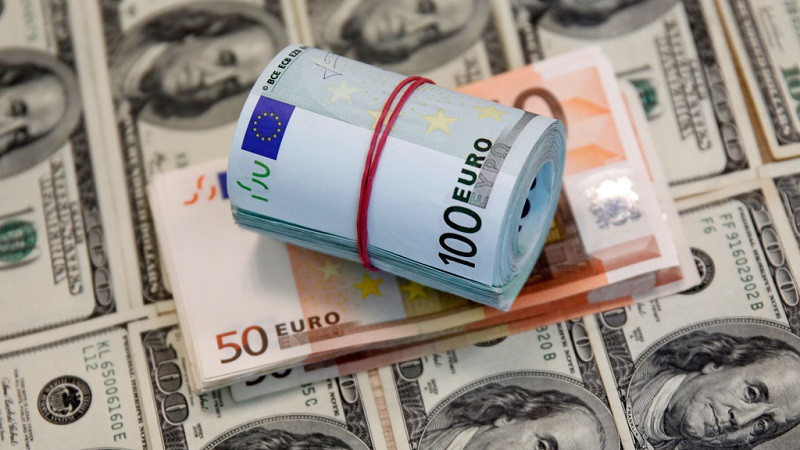 Сложное «евролето», или Почему не хочет падать доллар