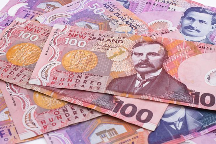 Балансирование над пропастью: новозеландский доллар на грани падения